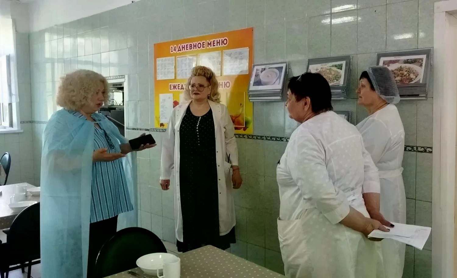 СПЕЦИАЛИСТАМИ ОТМЕЧЕНО, ЧТО В УЧРЕЖДЕНИЯХ ПРОДОЛЖЕНА РАБОТА ПО СОЗДАНИЮ УЮТНОЙ, КОМФОРТНОЙ ДОМАШНЕЙ ОБСТАНОВКИ. БОЛЬШОЕ ВНИМАНИЕ УДЕЛЯЕТСЯ ОРГАНИЗАЦИИ ДОСУГОВОЙ ДЕЯТЕЛЬНОСТИ И ФИЗИЧЕСКОЙ АКТИВНОСТИ ПРОЖИВАЮЩИХ